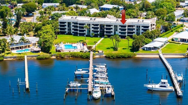 Building Photo - 625 NW North River Dr Unit 303