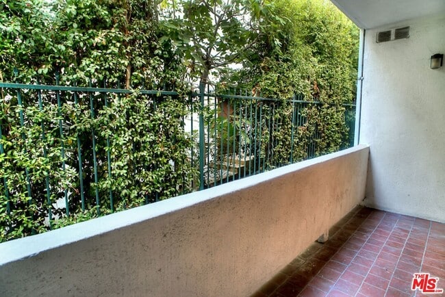 Photo - 416 N Oakhurst Dr Unit 205