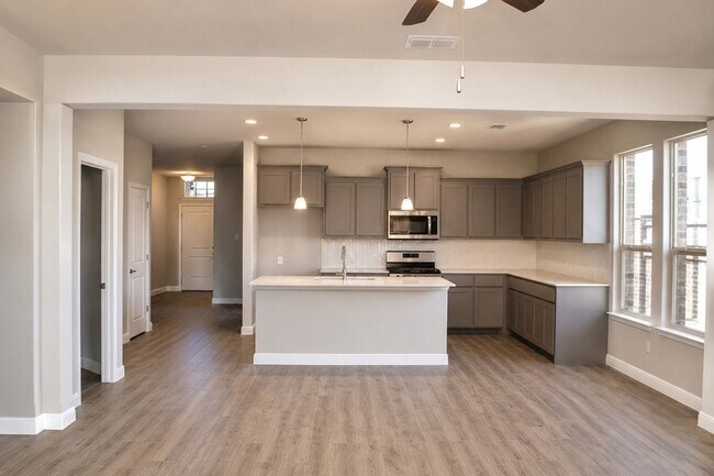 Photo - 270 Irish Moss Dr