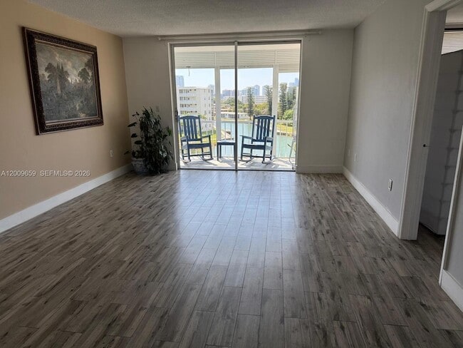 Building Photo - 2851 Leonard Dr Unit J505