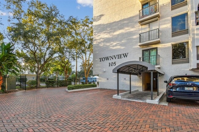 Building Photo - 105 4th Ave NE Unit 329