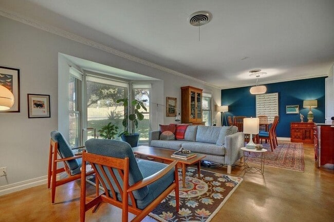 Photo - 1708 Windoak Dr