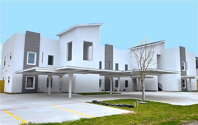 Building Photo - 3201 Magdalena St Unit 7