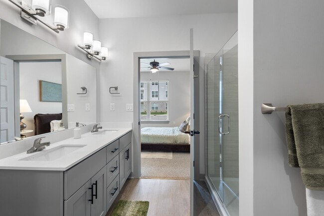 Photo - The Warren Apartments