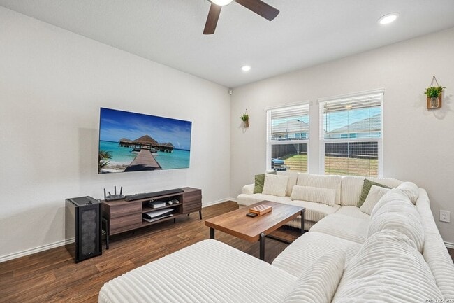 Photo - 841 Bahia Pl