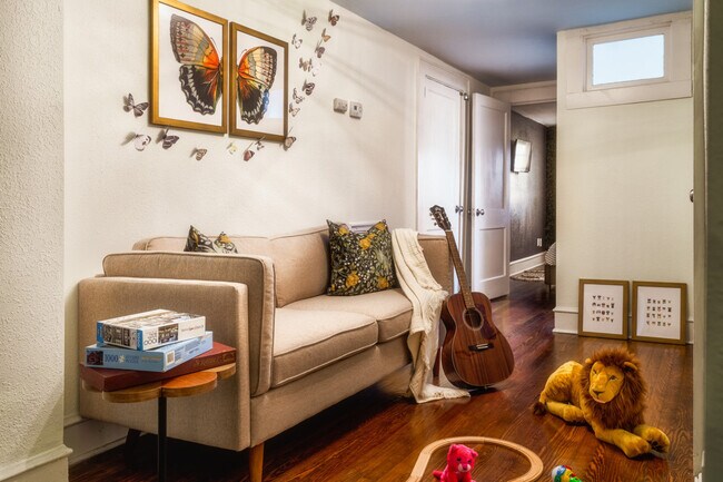 Building Photo - 715 Grandin Rd Unit ID1300974P