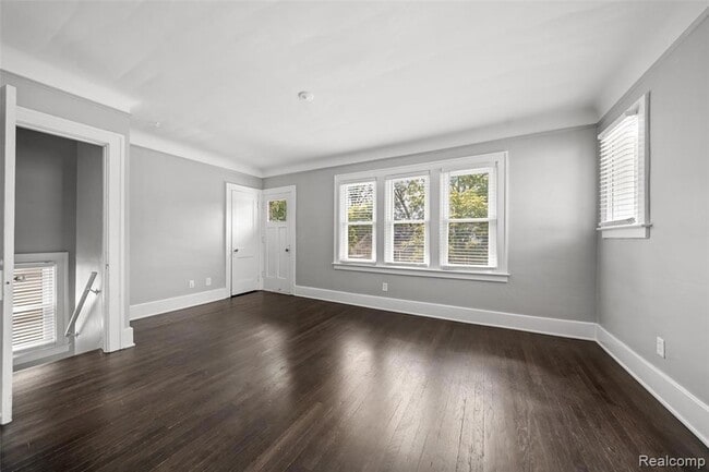 Photo - 242 W Webster St