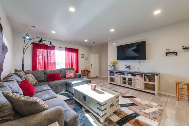 Building Photo - 3683 Ronald Reagan Ave Unit SI FL1-ID1596275P