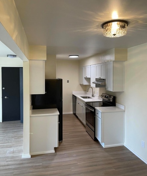 Photo - 510 Montrose Ave Unit 8