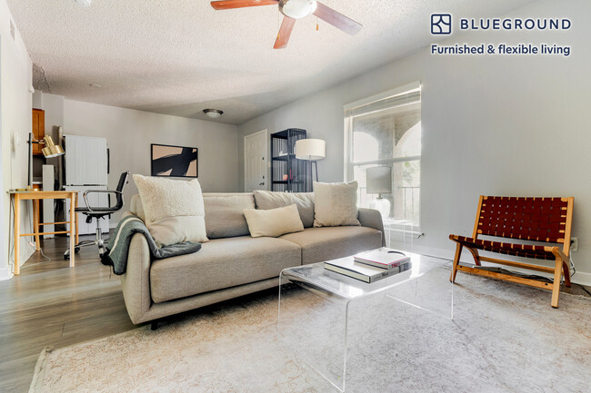 Building Photo - 1230 E 38th 1/2 St Unit FL2-ID307