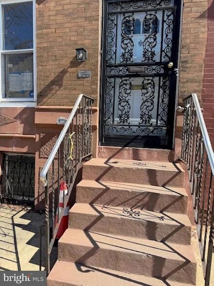 Building Photo - 1525 S 24th St
