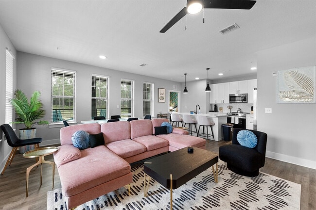 Building Photo - 11830 Buckfield Cir Unit ID1290659P