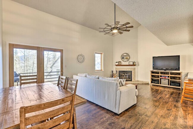 Photo - 163 Burgundy Cir Unit SI ID1386072P