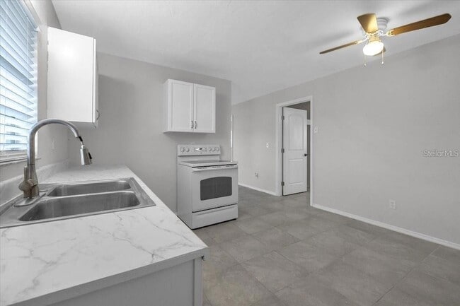 Photo - 1099 Hargrave St