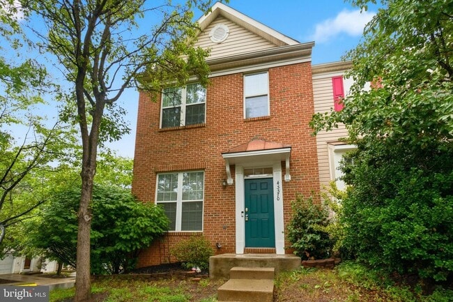 Building Photo - 45570 Trestle Terrace