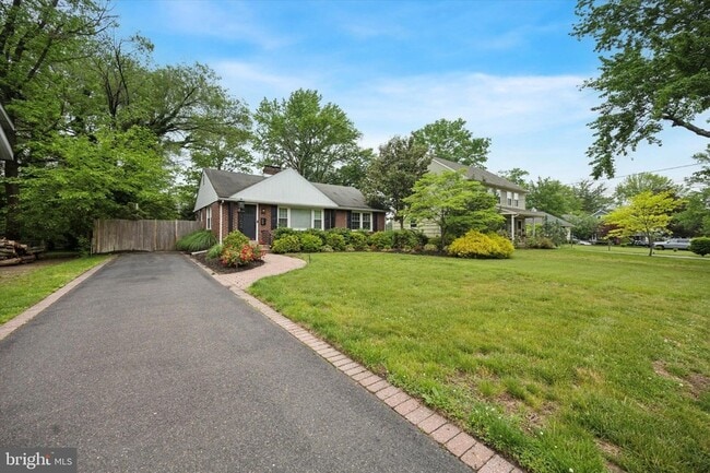 Photo - 704 Cedar Ave