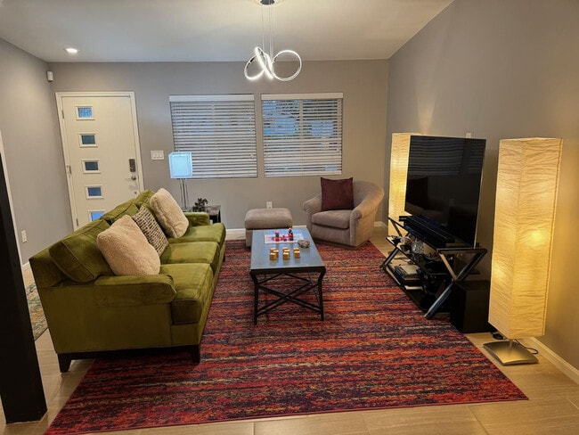 Building Photo - 1510 E Whitton Ave Unit ID1309643P