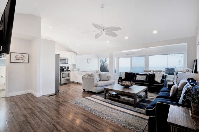 Building Photo - 212 Creek Rd Unit SI ID1510784P