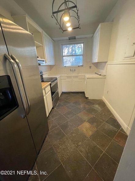 Photo - 2746 Vernon Terrace