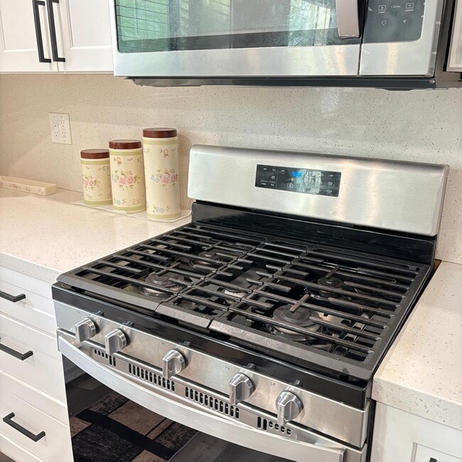 Gas Stove - 1125 N 11th St