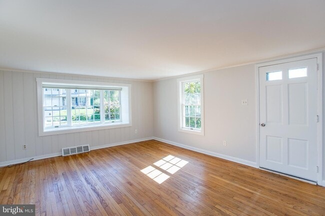 Photo - 766 Sergeantsville Rd