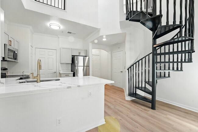 02_1001_Ross_Ave_Dallas_TX_75202_USA-Foyer-19903302 - The Griffin