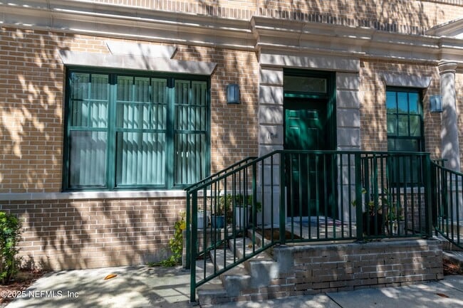 Photo - 1661 Riverside Ave