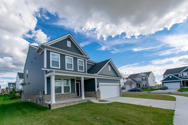 Photo - 717 Risdon Trail S