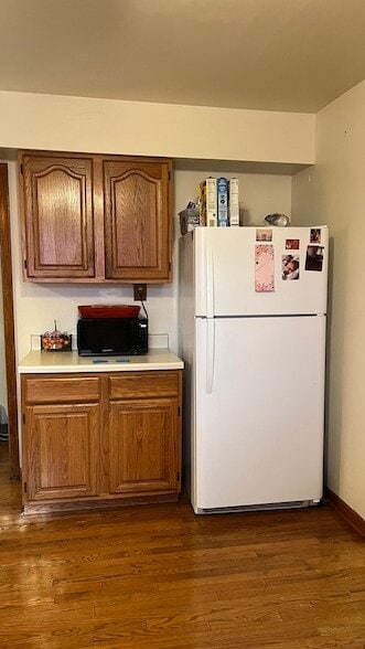 Photo - 647 N May St