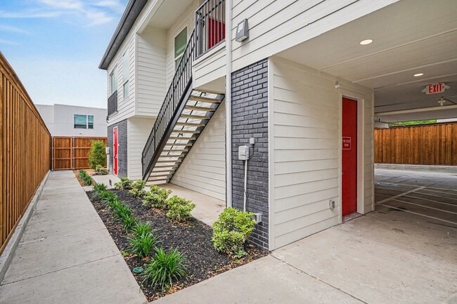 Photo - 2217 N Fitzhugh Ave Unit 207