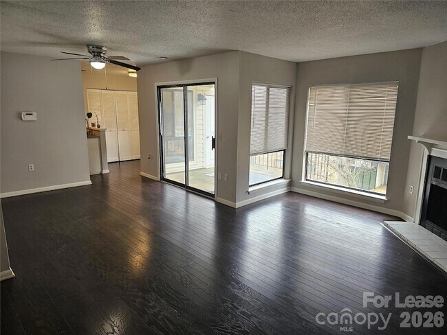 Photo - 4811 Spring Lake Dr Unit E