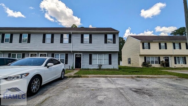 Building Photo - 1100 Pineland Ave