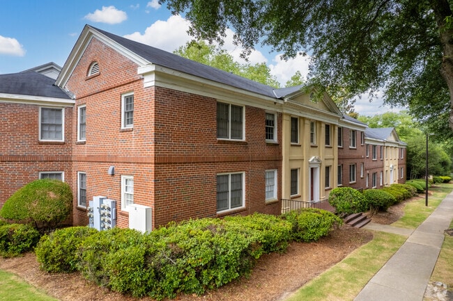Photo - Hillcrest Apartments