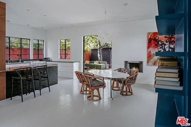 Photo - 2311 Louella Ave