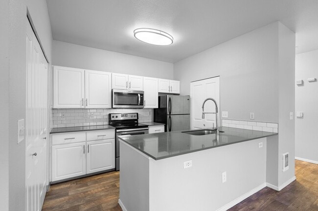 Building Photo - Center Pointe Apartment Homes