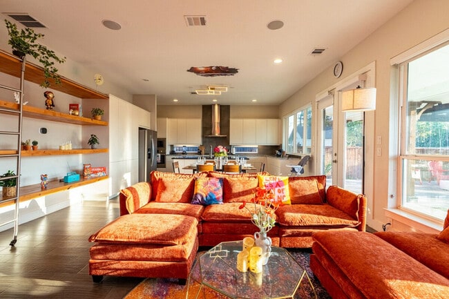 Building Photo - 4013 Ivanhoe Ln Unit SI ID1540056P