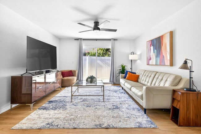 Building Photo - 310 W Warren Ave Unit ID1372309P