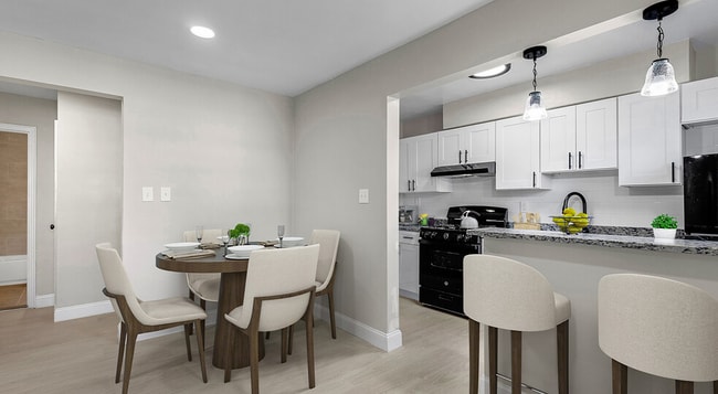 Dining/Kitchen - Laurel Court