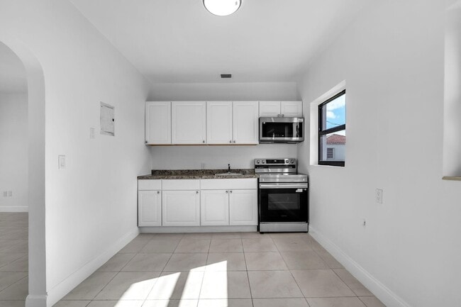 Photo - 130 SW 31st Ct