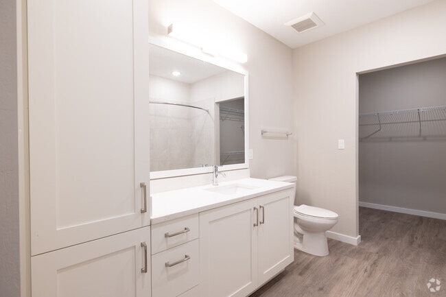 1BR_1BA_765SF - Bathroom - Imperial Crossing Luxury Apartment Homes