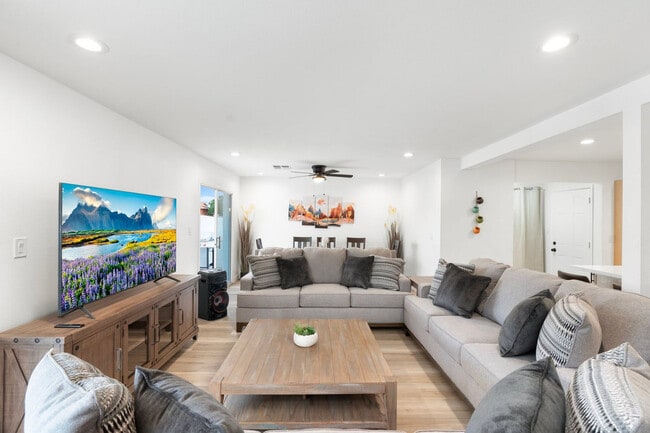 Building Photo - 7721 N 47th Dr Unit ID1039622P