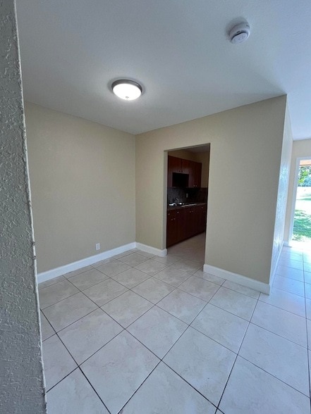 Photo - 1045 Miami Blvd