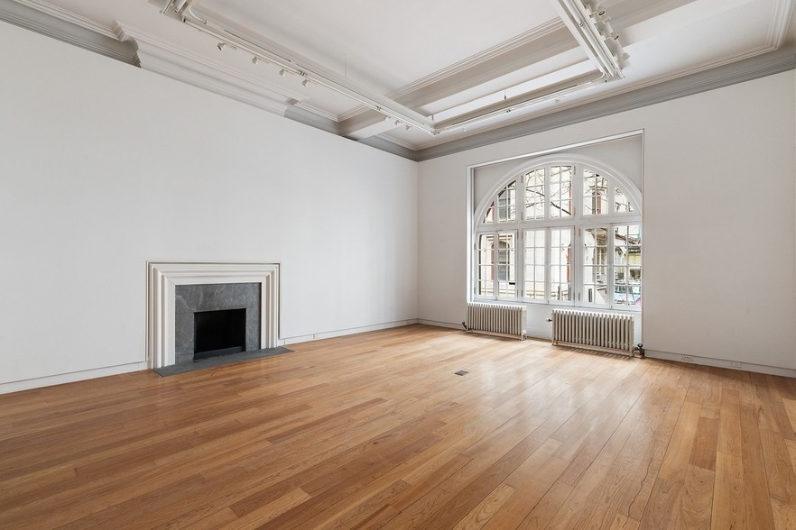 Photo - 127 E 69th St