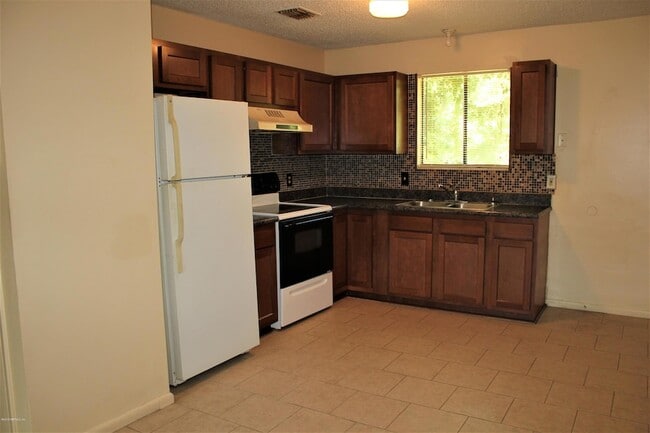 Photo - 5147 Westchase Ct