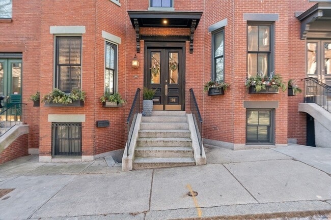 Building Photo - 14 Auburn St Unit A