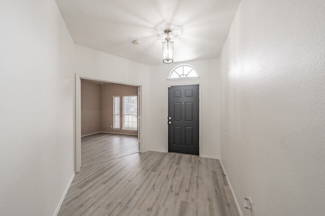 Photo - 3232 Florian Ln