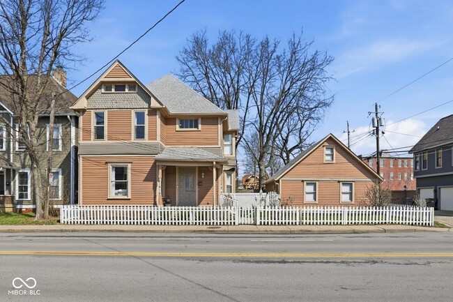 Building Photo - 640 E 10th St