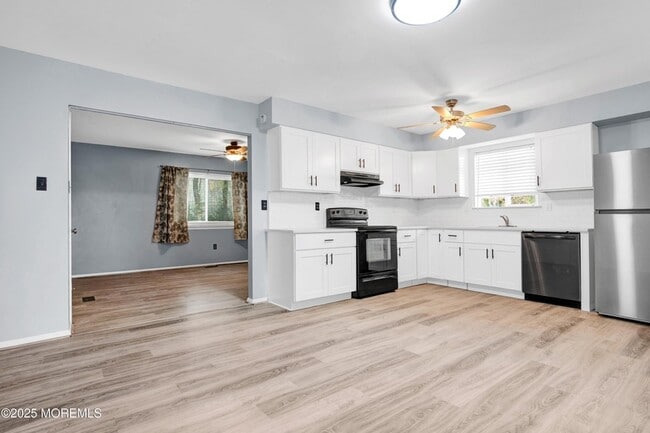 Photo - 207 Coville Dr