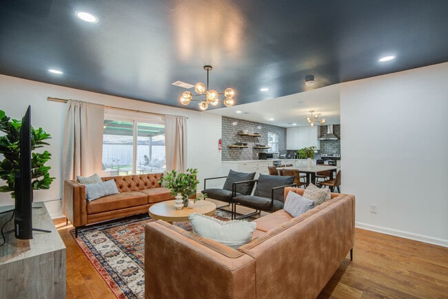 Photo - 9515 Meadowglen Ln Unit ID1019618P