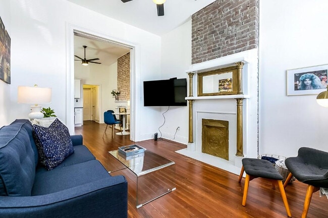 Photo - 2434 Valence St Unit SI ID1268192P